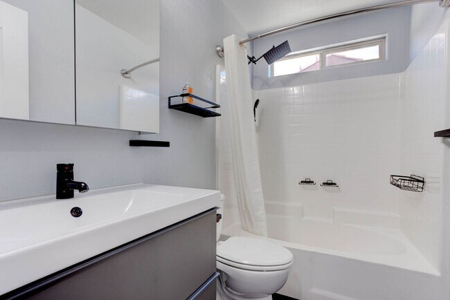 Building Photo - 7724 Vibrant Threads Ct