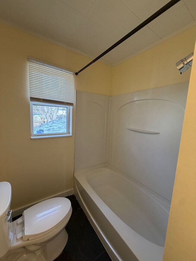 Building Photo - 27-29 Dalton Ave