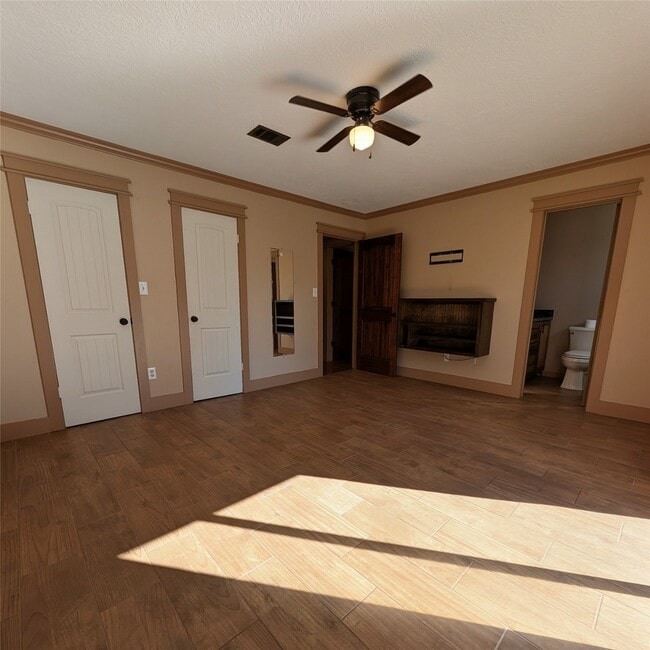 Building Photo - 807 Poppets Way