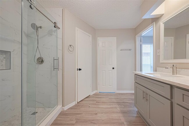 Building Photo - 6822 Stonewater