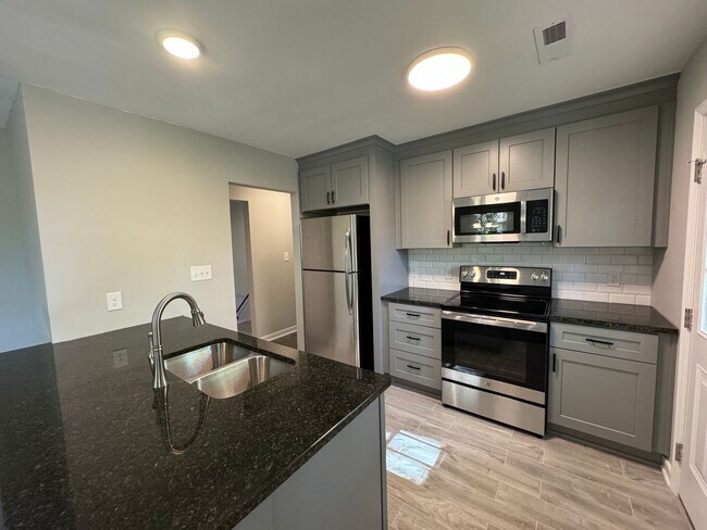 Building Photo - 1707 Choate Pl