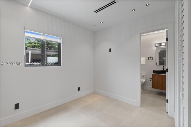 Building Photo - 401 NW 81st St.