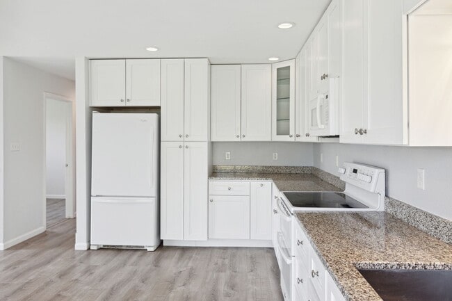 Building Photo - Beautifully Renovated 3bed / 2bath in PRIM...