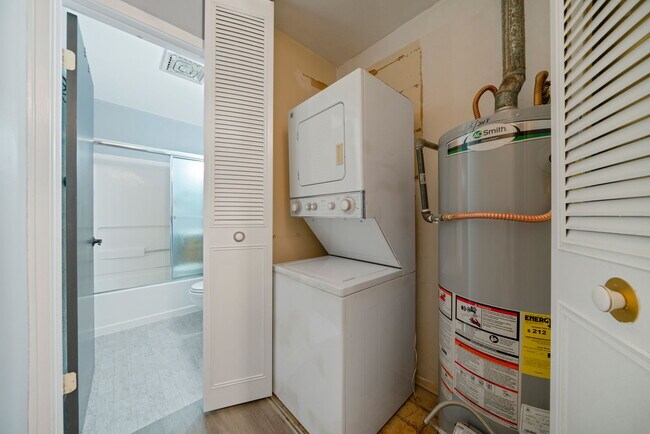 Building Photo - 6022 Castle Vw Dr