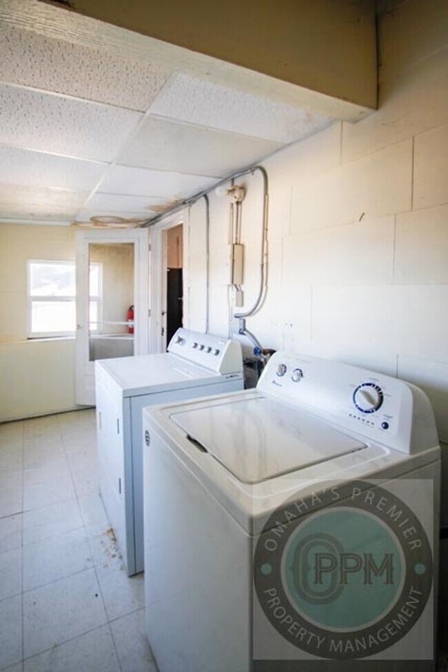 Building Photo - 4824 Webster St