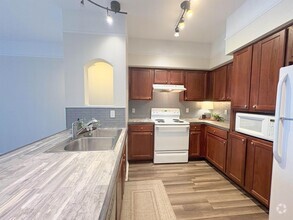 Building Photo - 2801 Chancellorsville Dr