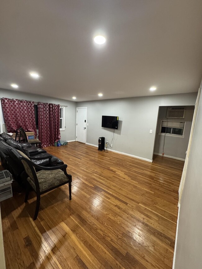 Building Photo - 9119 Smith Ave