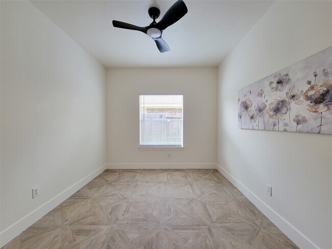 Building Photo - 218 Windrift Ct