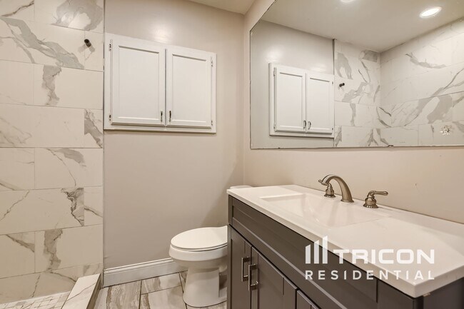Building Photo - 909 Layton Way