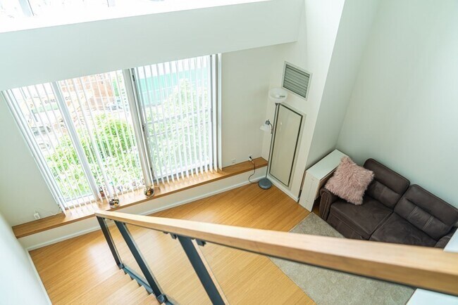 Building Photo - 1 Earhart St