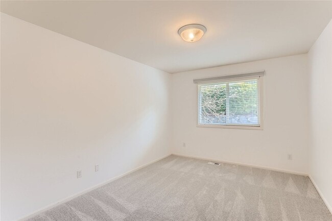 Building Photo - 4Bd/2.5Ba Redmond House