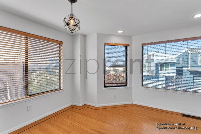Building Photo - 813 Meade Ave