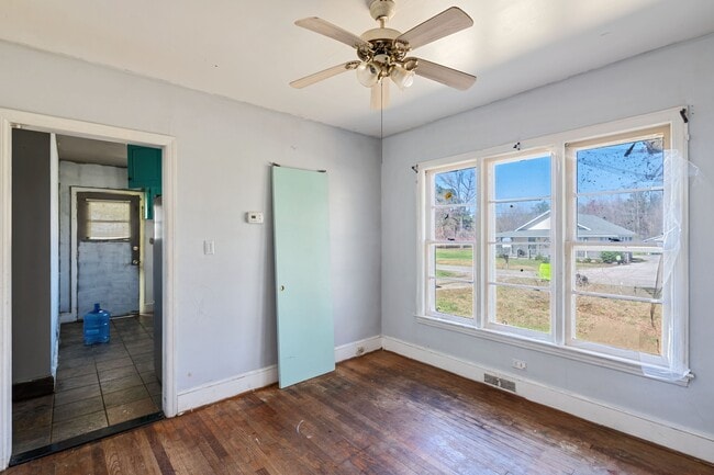 Building Photo - 224 NC-561