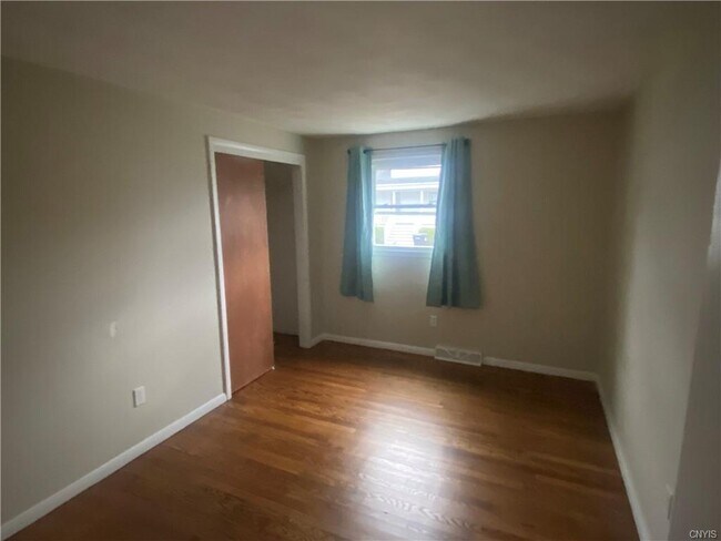 Building Photo - 121 Arnett Ave