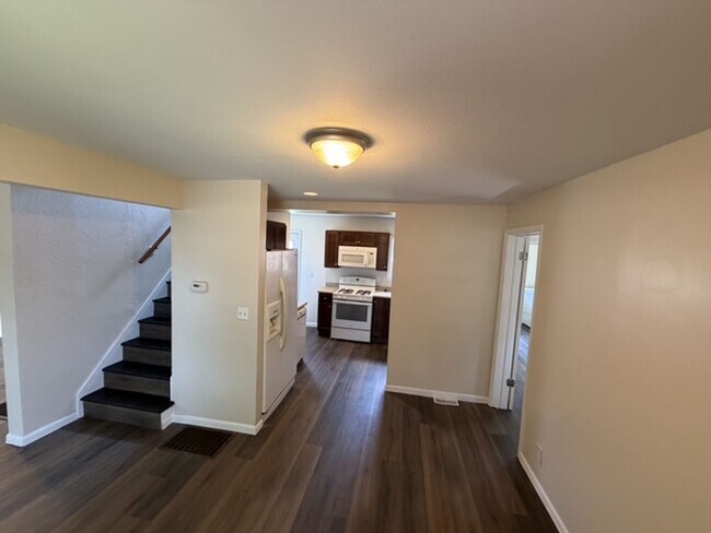 Building Photo - House in Peoria - 2 bedroom, 2 bathroom
