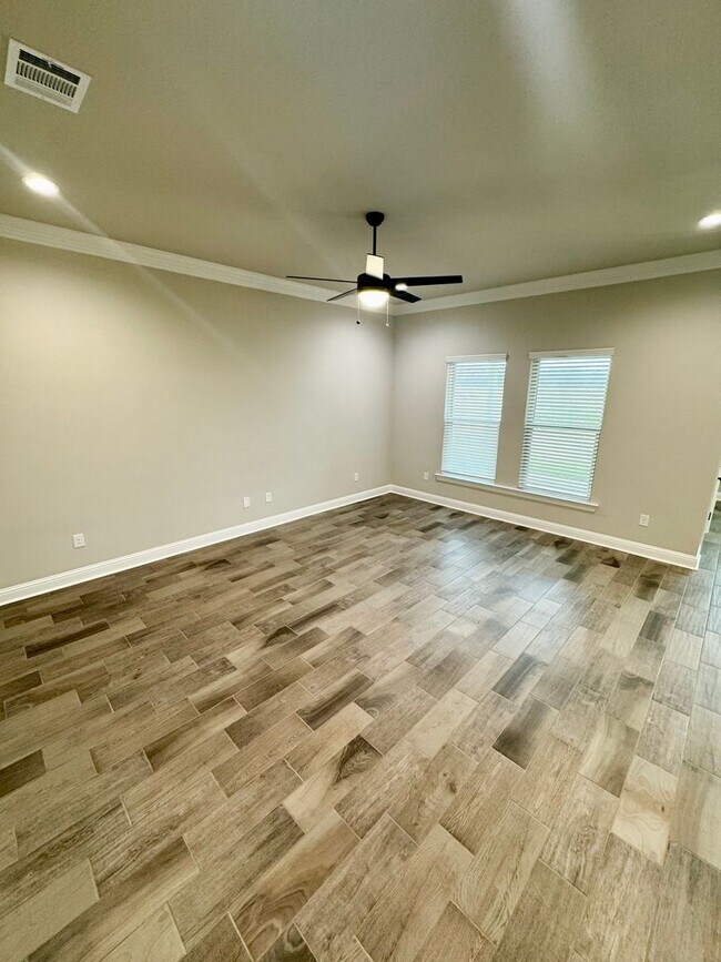 Building Photo - Canes Landing!