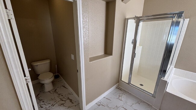 Building Photo - 3 BED, 2 bath, Single Story