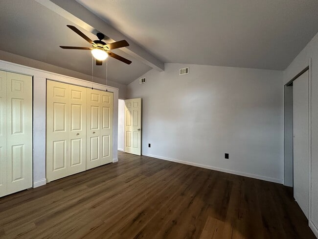 Building Photo - Charming 3 Bedroom / 2 Bathroom (1176 sf)