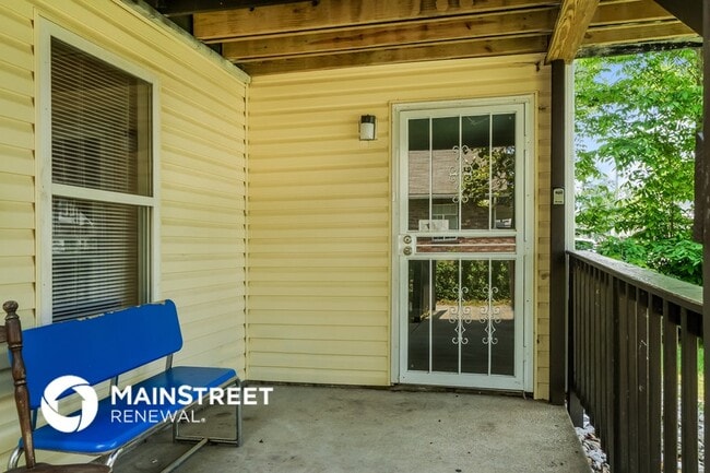 Building Photo - 1339 S 28th St