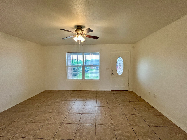 Building Photo - 63021 E 285 Ct