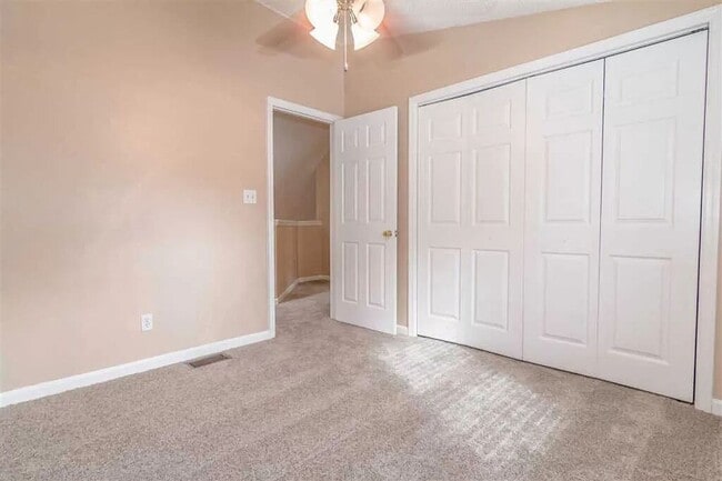 Building Photo - Charming 3/2 Home with Pet-Friendly Yard &...