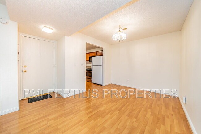 Building Photo - 8331 Vineyard Ave