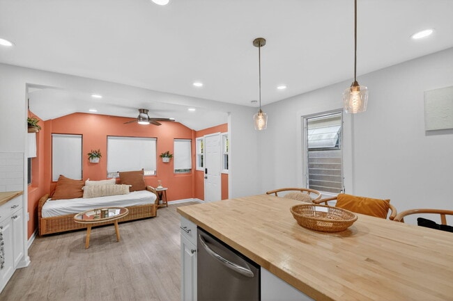 Building Photo - 306 N J St