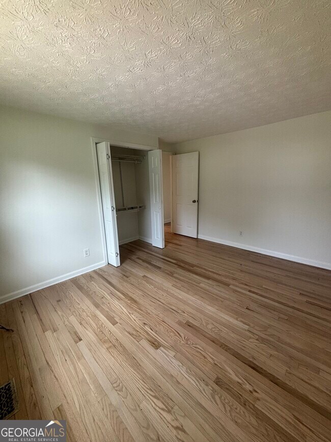 Building Photo - 2215 Ranch Trail