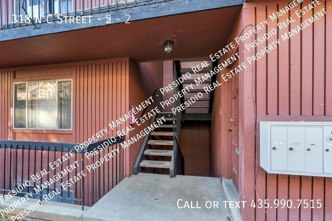 Building Photo - Clean 1 BR/1 BA apartment