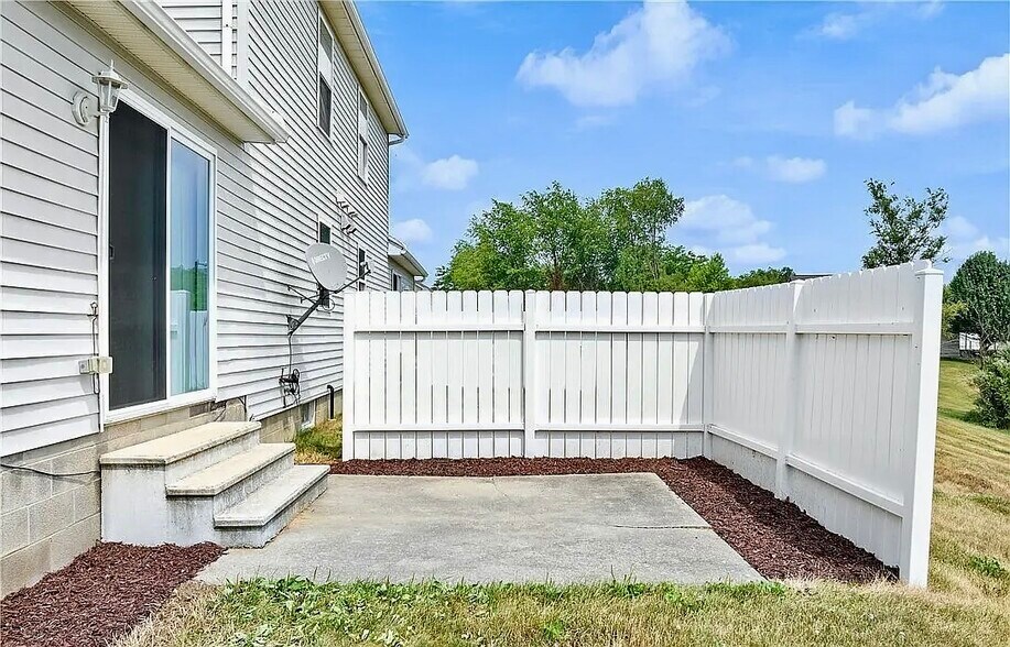 Building Photo - 2012 Rolling Meadows Ln