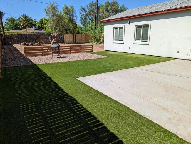 Building Photo - 1343 E Osborn Rd