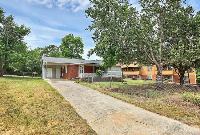 Building Photo - 1017 McLain Rd