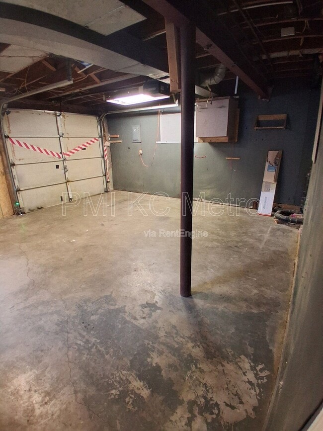 Building Photo - 5623 NE 51st St