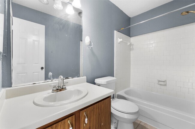 Building Photo - 23202 Summergate Dr