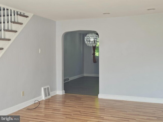 Building Photo - 1521 West End Dr