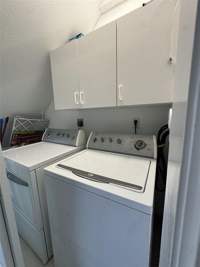 Building Photo - 1917 NE 3rd St