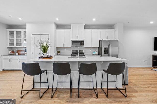 Building Photo - 205 Climbing Ivy Cir