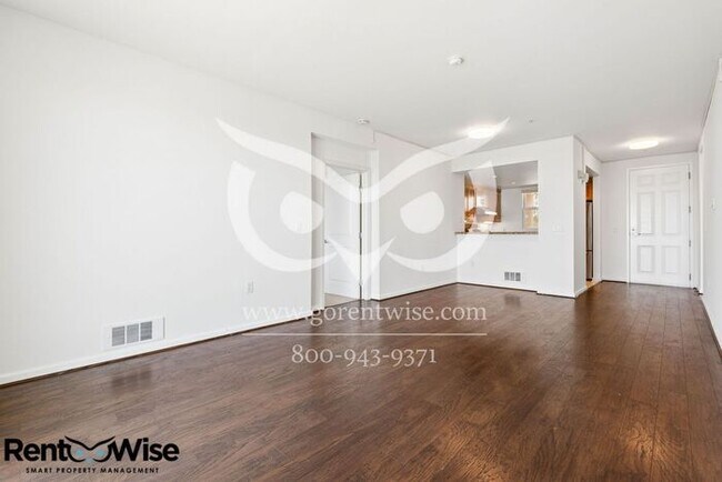 Building Photo - 401 Crescent Ct