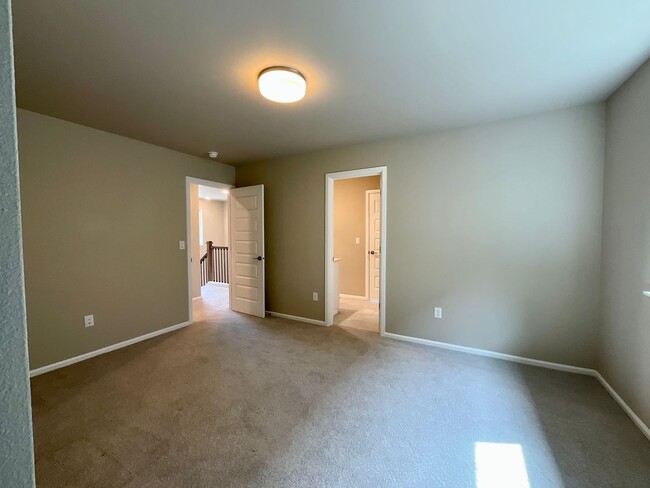 Building Photo - Beautiful and Modern 4-Bedroom Home with S...