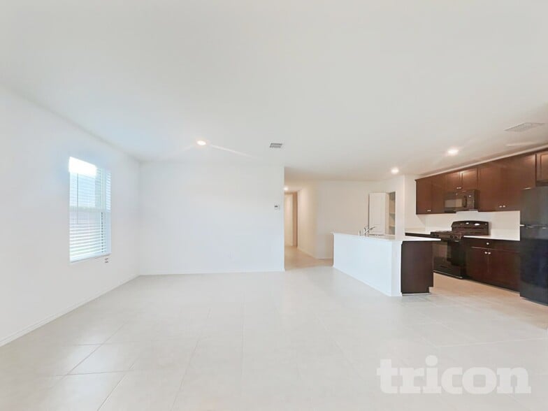 Building Photo - 700 Odlozil Ln
