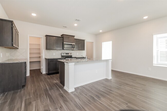 Building Photo - 15300 Estrella Rd E
