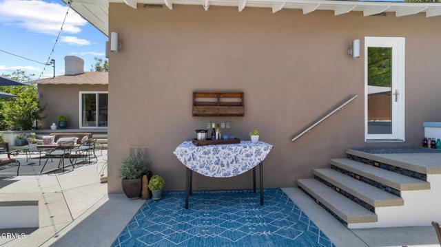 Building Photo - 2030 N Altadena Dr