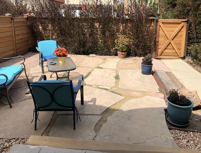 Private yard/patio - 1443 Centinela Ave