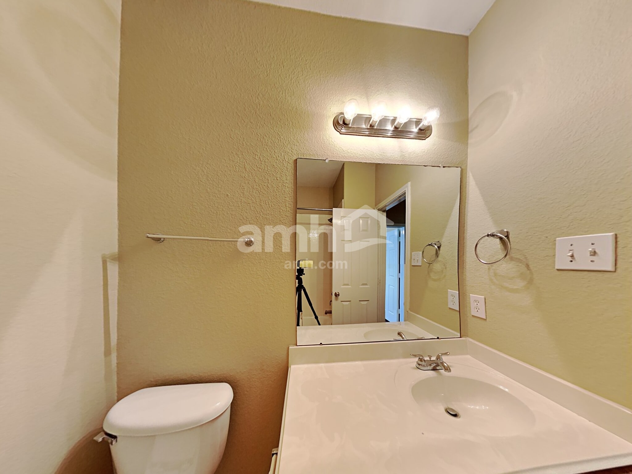 Building Photo - 21367 Village Crossing Ln