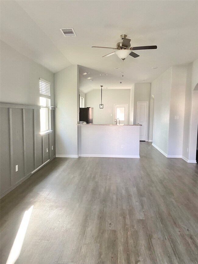 Building Photo - 14223 Grand Hls Dr