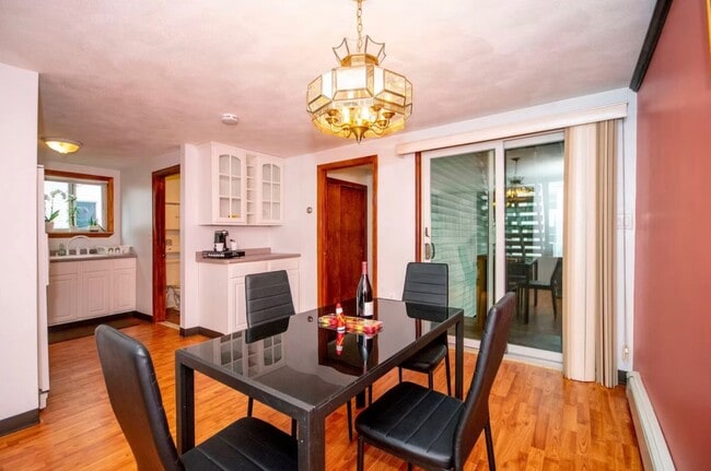 Building Photo - 243 Princeton St