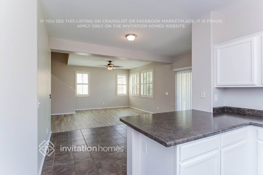Building Photo - 1006 S Colonial Ct