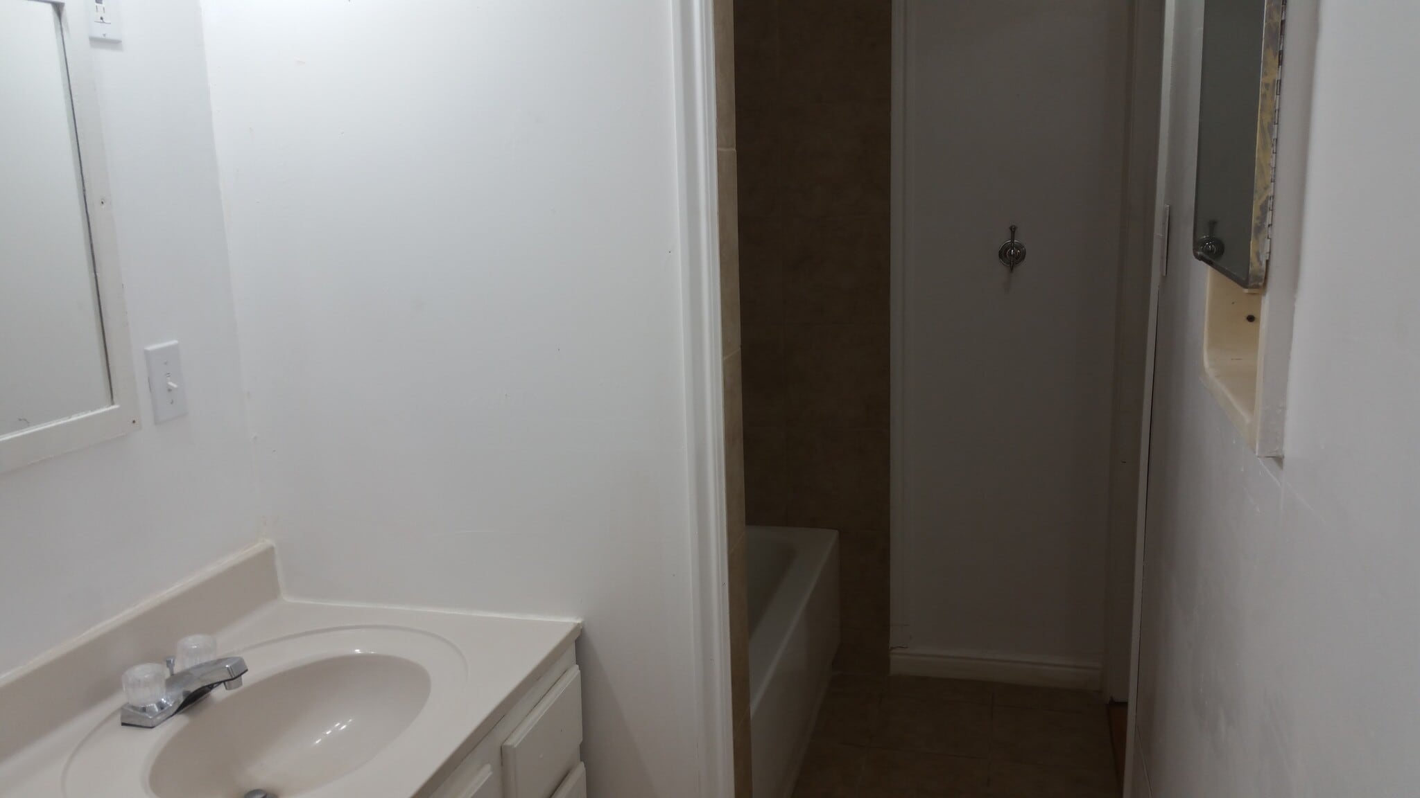 Bathroom - 992 S 500 W, Downstairs B