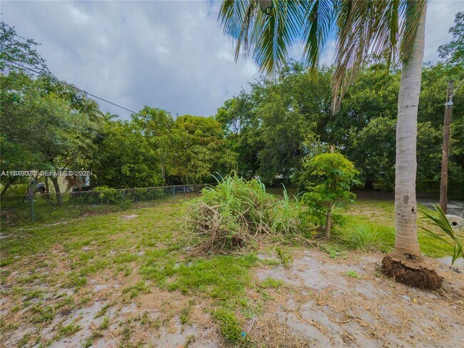 Building Photo - 535 NE 133rd St