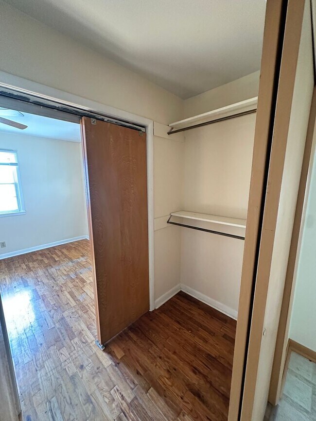 Building Photo - 2-3 bedroom, 1 bath, 1 car garage home for rent